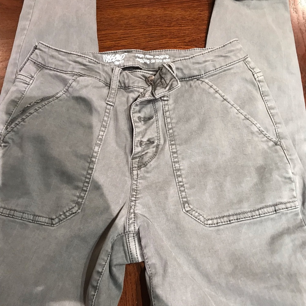 grey pants
